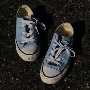 Blue low converse
